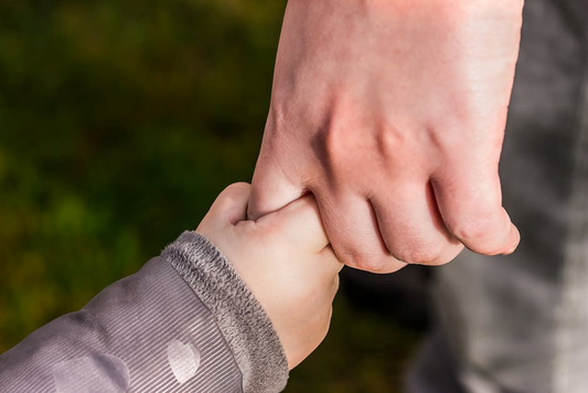 Snugglebundl - Baby Brain Blog - Image of mother holding her child's hand